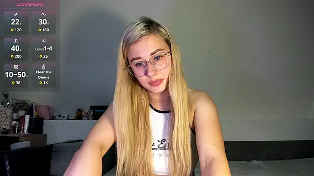 Snapshot of JessyyJ chatting on 15, 12, 2025 JessyyJ online show from 15, 12, 2025