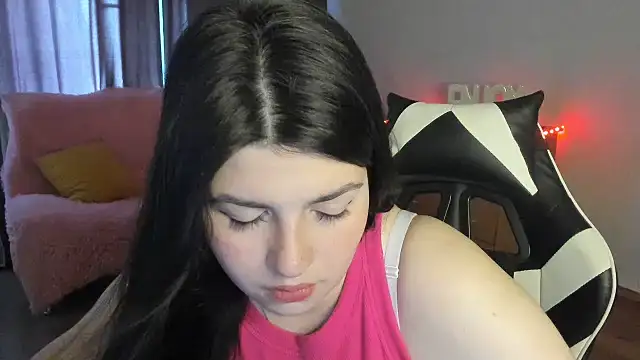 Snapshot of KisaModel chatting on 5, 7, 2026 KisaModel online show from 5, 7, 2026
