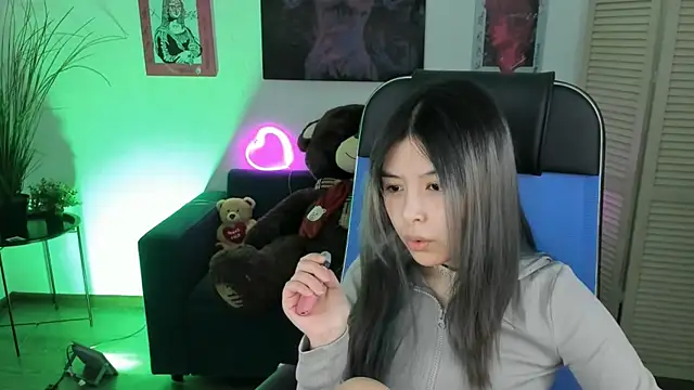 Snapshot of SirenMystiq chatting on 16, 12, 2025 SirenMystiq online show from 16, 12, 2025