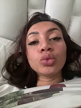 Snapshot of rebecagoldene chatting on 4, 5, 2026 rebecagoldene online show from 4, 5, 2026