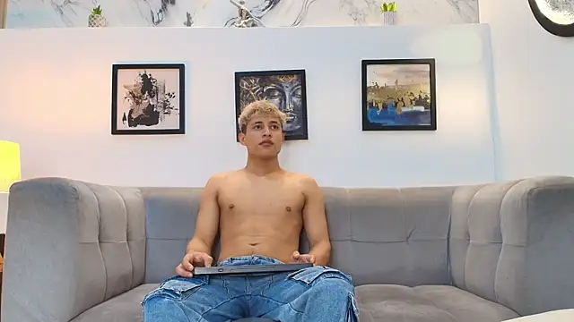 Snapshot of YOUNG_GUYS1 chatting on 21, 4, 2026 YOUNG GUYS1 online show from 21, 4, 2026