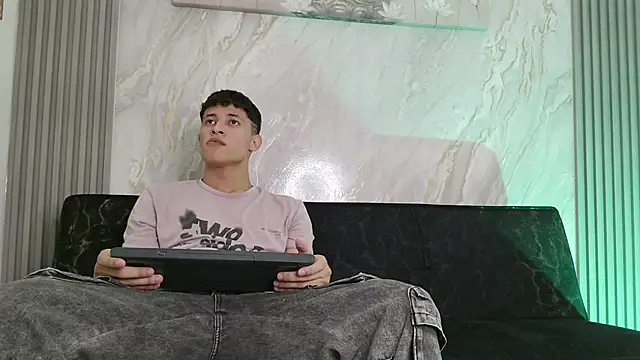 Snapshot of YOUNG_GUYS1 chatting on 27, 5, 2026 YOUNG GUYS1 online show from 27, 5, 2026