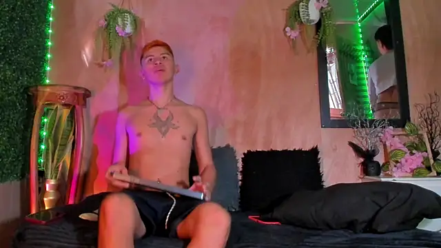 Snapshot of DeeQuinn_Blaze chatting on 18, 12, 2025 DeeQuinn Blaze online show from 18, 12, 2025