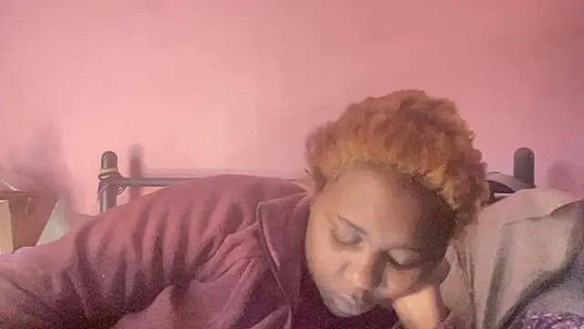 Snapshot of queenalliyahalecia chatting on 16, 12, 2025 queenalliyahalecia online show from 16, 12, 2025