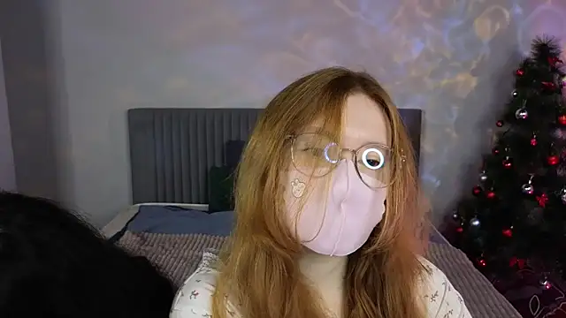 Snapshot of CaramelCigarettesss chatting on 14, 12, 2025 CaramelCigarettesss online show from 14, 12, 2025