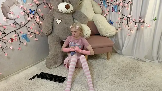 Snapshot of ViollaBloom chatting on 22, 12, 2025 ViollaBloom online show from 22, 12, 2025