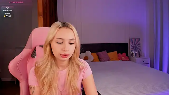 Snapshot of LanaMiracle chatting on 16, 12, 2025 LanaMiracle online show from 16, 12, 2025