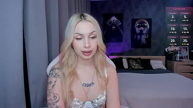 Snapshot of LanaMiracle chatting on 4, 2, 2026 LanaMiracle online show from 4, 2, 2026