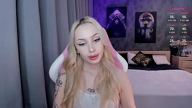 Snapshot of LanaMiracle chatting on 8, 2, 2026 LanaMiracle online show from 8, 2, 2026