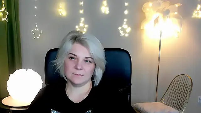 Snapshot of EvaEvals chatting on 16, 12, 2025 EvaEvals online show from 16, 12, 2025