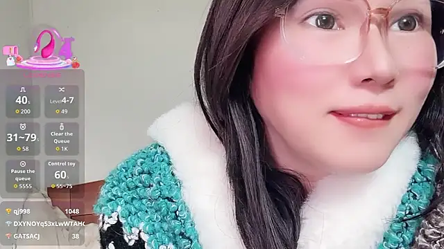 Snapshot of LIQINQIN-77 chatting on 13, 12, 2025 LIQINQIN-77 online show from 13, 12, 2025