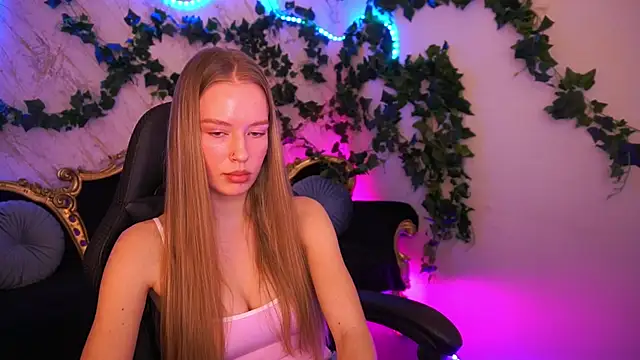 Snapshot of MollyyMayy chatting on 15, 12, 2025 MollyyMayy online show from 15, 12, 2025