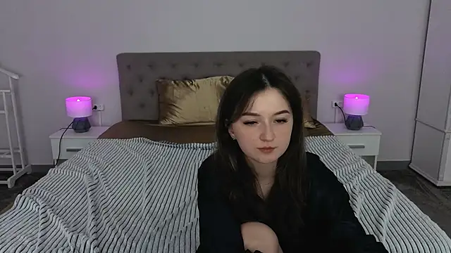 CyrenaLuxe online show from 15, 4, 2026