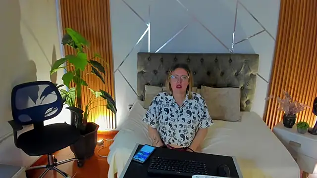 Snapshot of brenda_hertz chatting on 16, 12, 2025 brenda hertz online show from 16, 12, 2025