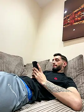 Juliann69Ramiro online show from 18, 1, 2026