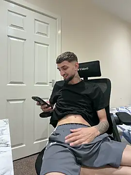 Juliann69Ramiro online show from 28, 6, 2026