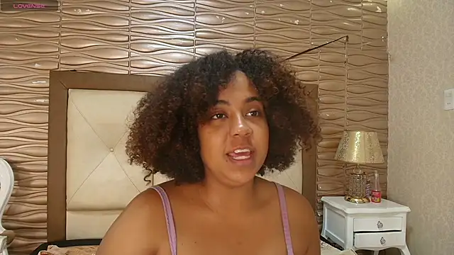 Snapshot of Miatayleer chatting on 13, 12, 2025 Miatayleer online show from 13, 12, 2025