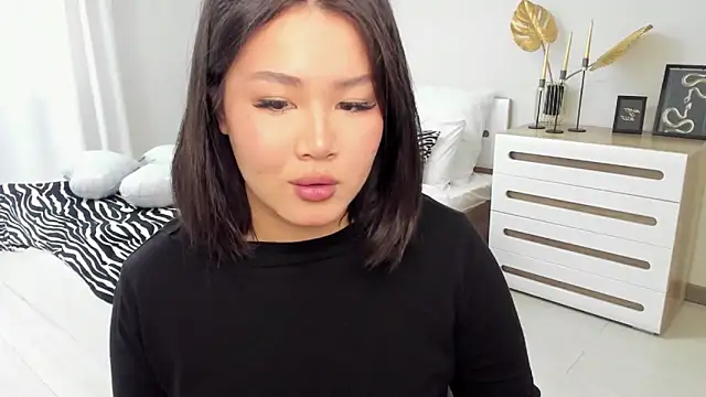 Brunette Charm online show from 8, 3, 2026