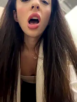 Snapshot of YeaLina chatting on 14, 12, 2025 YeaLina online show from 14, 12, 2025