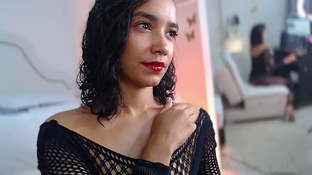 Snapshot of crystalkova chatting on 16, 12, 2025 crystalkova online show from 16, 12, 2025