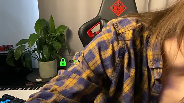 Snapshot of CloudLightt chatting on 16, 12, 2025 CloudLightt online show from 16, 12, 2025