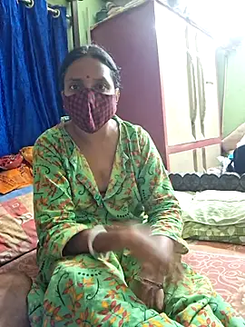 Snapshot of Mr-Mrs-couple chatting on 14, 12, 2025 Mr-Mrs-couple online show from 14, 12, 2025