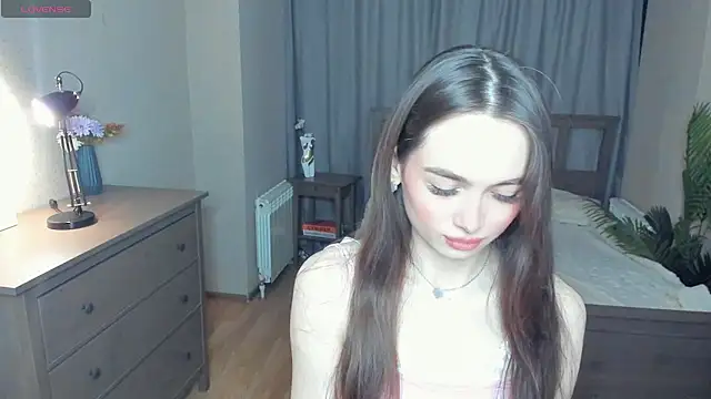 YvonneRobes online show from 5, 3, 2026