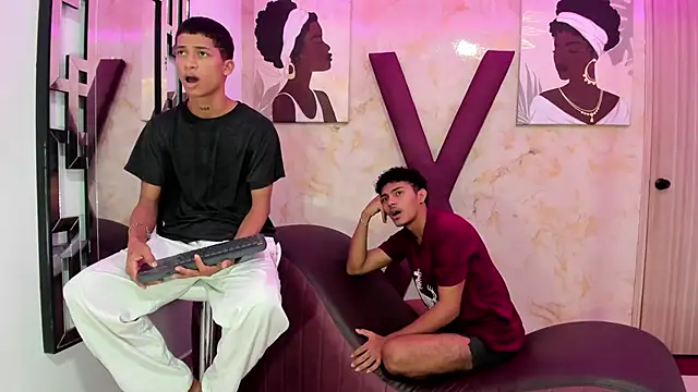 Snapshot of DIAMOND_BLACKS chatting on 23, 12, 2025 DIAMOND BLACKS online show from 23, 12, 2025