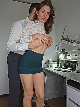 Lovebackground online show from 16, 12, 2025