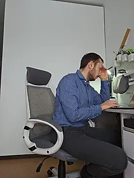 Snapshot of Lovebackground chatting on 15, 1, 2026 Lovebackground online show from 15, 1, 2026