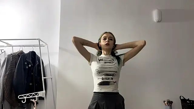 Snapshot of MerIeBremmer chatting on 16, 12, 2025 MerIeBremmer online show from 16, 12, 2025