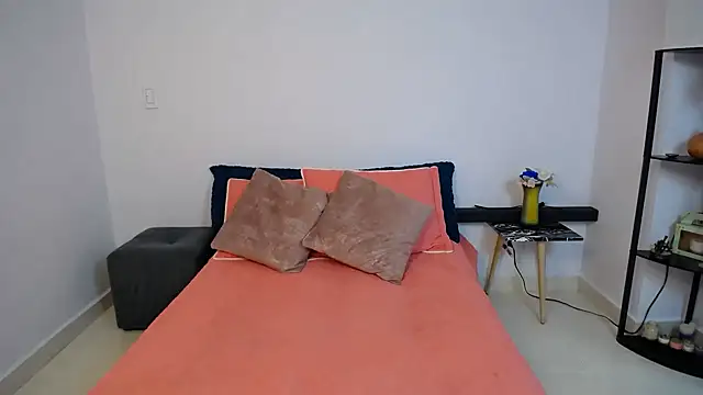 Parislennon online show from 7, 2, 2026