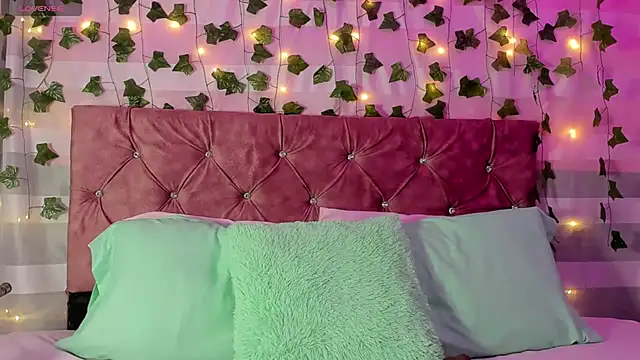 Ayla-marttinez online show from 16, 4, 2026