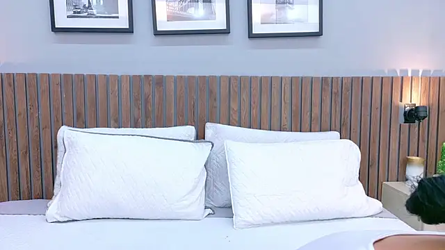 Mia Bellefort online show from 9, 4, 2026