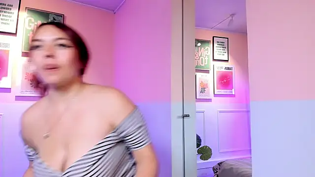 Snapshot of Lia_Roise chatting on 15, 12, 2025 Lia Roise online show from 15, 12, 2025