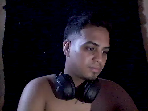 Snapshot of The_boysexy chatting on 6, 5, 2026 The boysexy online show from 6, 5, 2026