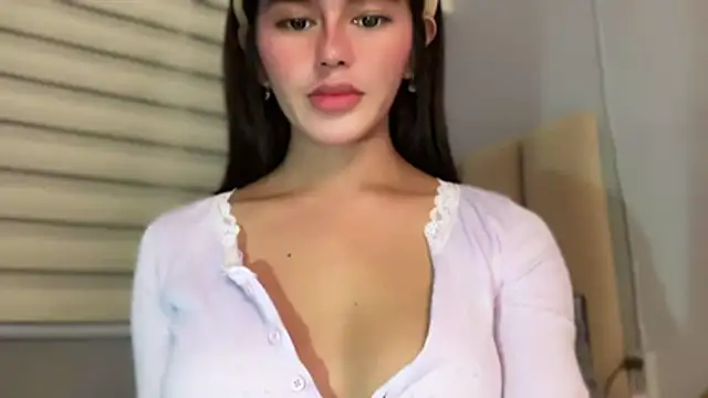 Snapshot of Annedee_ chatting on 16, 12, 2025 Annedee online show from 16, 12, 2025