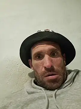 Snapshot of Good1Good4 chatting on 17, 12, 2025 Good1Good4 online show from 17, 12, 2025