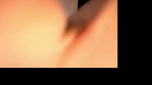 Snapshot of bluntbeautyxo chatting on 16, 12, 2025 bluntbeautyxo online show from 16, 12, 2025