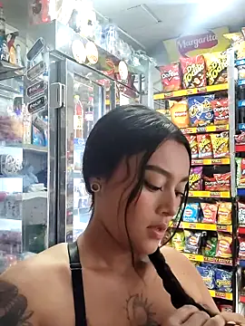 Snapshot of Naomism-- chatting on 17, 12, 2025 Naomism-- online show from 17, 12, 2025