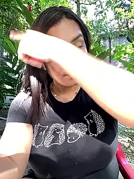 Snapshot of Sara_milf33 chatting on 13, 12, 2025 Sara milf33 online show from 13, 12, 2025