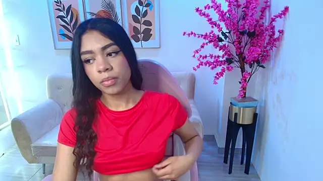 Snapshot of Sophie_clay chatting on 18, 4, 2026 Sophie clay online show from 18, 4, 2026