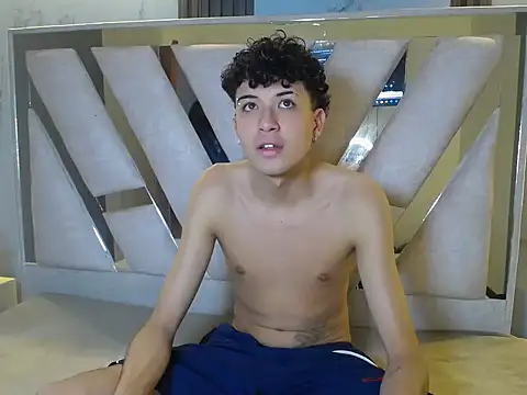 Snapshot of bonnieandclydecf chatting on 18, 12, 2025 bonnieandclydecf online show from 18, 12, 2025