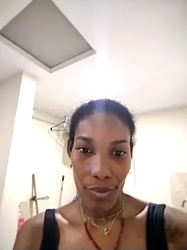 Snapshot of Shaara_bloommy chatting on 15, 12, 2025 Shaara bloommy online show from 15, 12, 2025