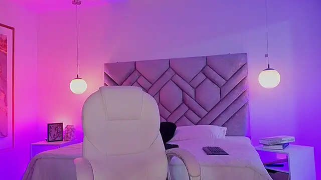 Snapshot of Milan_Corleone chatting on 15, 12, 2025 Milan Corleone online show from 15, 12, 2025