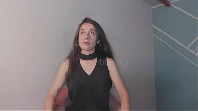 Lucy-Bluesea online show from 8, 4, 2026