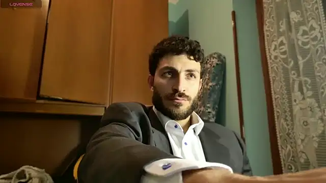 Snapshot of mark_ariete chatting on 8, 5, 2026 mark ariete online show from 8, 5, 2026