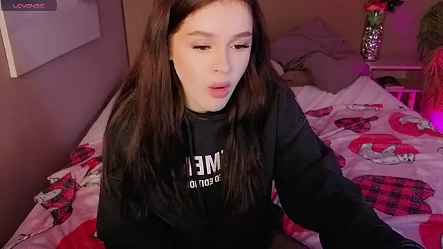 Snapshot of Holly__Bush chatting on 27, 2, 2026 Holly Bush online show from 27, 2, 2026