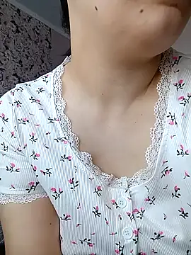 Emilyhomegirl1 online show from 25, 2, 2026