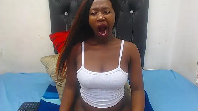 PetiteDiamondxxX online show from 10, 4, 2026